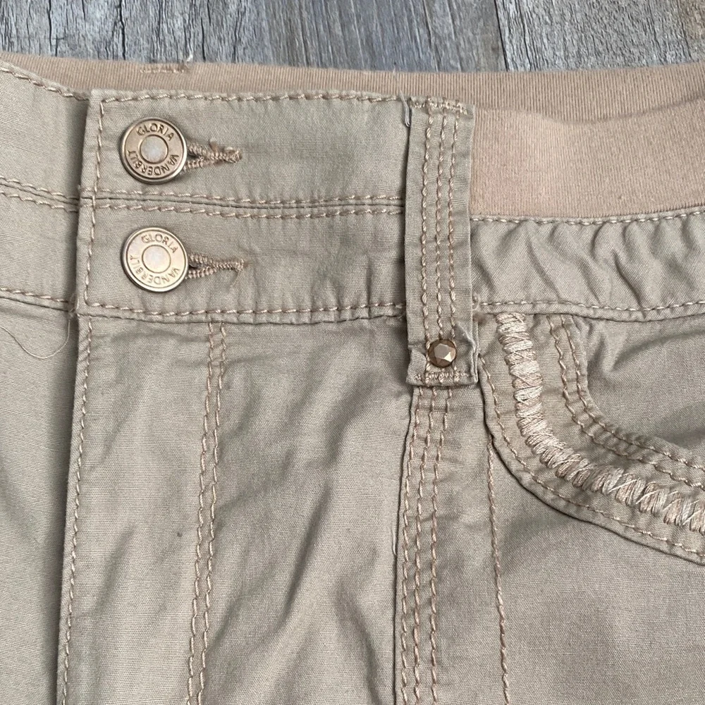 Gloria Vanderbilt Women's Beige Bermuda Shorts